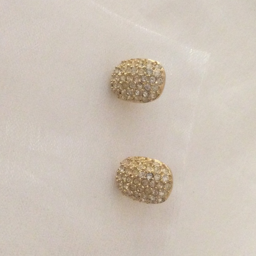Stud earring